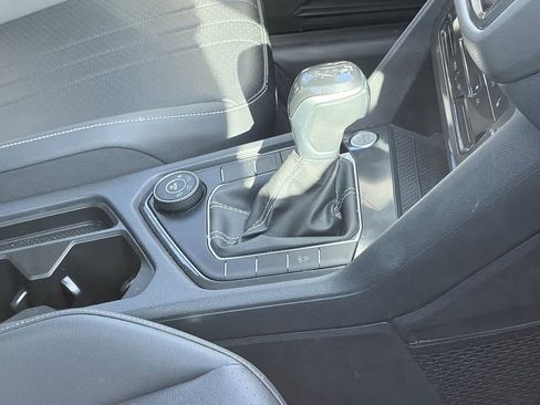 Used 2022 Volkswagen Tiguan SE AWD/4WD image 6
