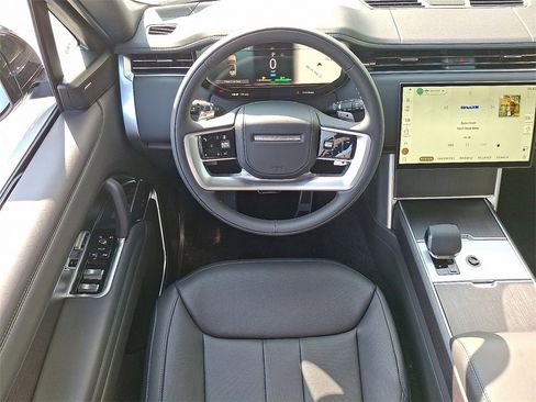 New 2025 Land Rover Range Rover SE image 8