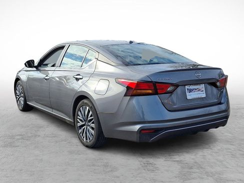 Used 2024 Nissan Altima 2.5 SV image 3