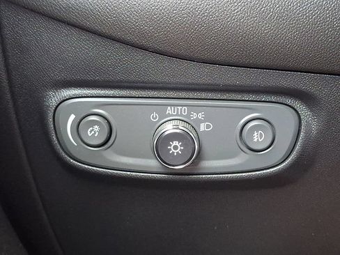 Used 2018 Chevrolet Equinox Premier FWD image 25