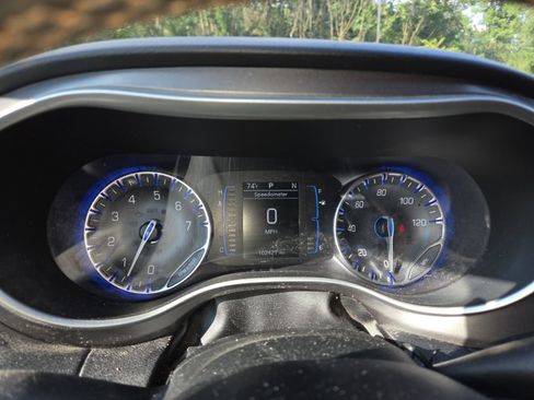 Used 2020 Chrysler Pacifica Touring-L FWD image 7
