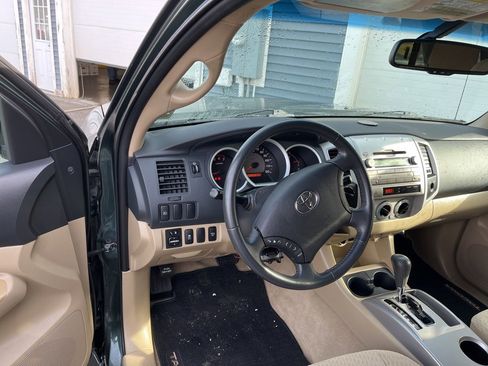 Used 2011 Toyota Tacoma 4x4 Access Cab V6 image 7