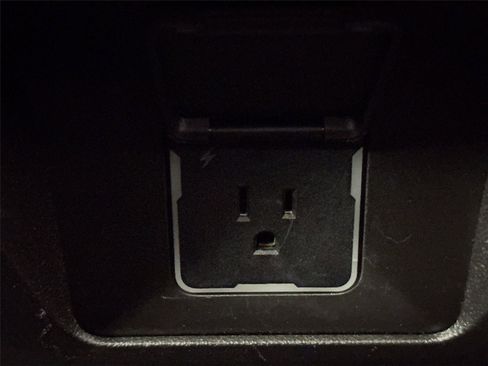 Used 2024 GMC Yukon XL SLT image 36