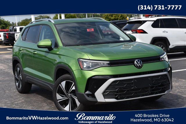 Used 2025 Volkswagen Taos SE AWD/4WD image 1