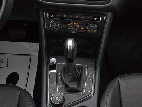 Used 2020 Volkswagen Tiguan SE w/ Panoramic Sunroof Package AWD/4WD image 19