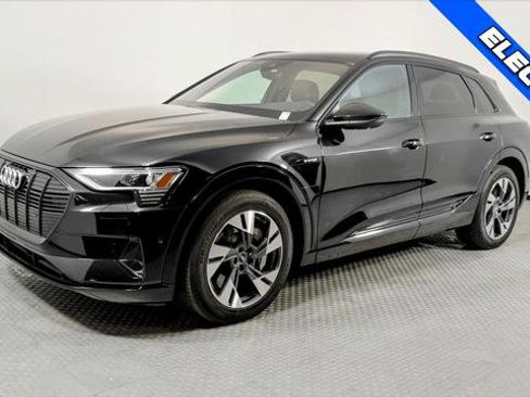 Used 2022 Audi e-tron Premium w/ Convenience Plus Package image 2