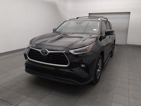 Used 2021 Toyota Highlander XLE FWD image 14