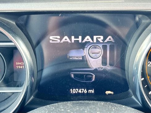 Used 2019 Jeep Wrangler Unlimited Sahara AWD/4WD image 15