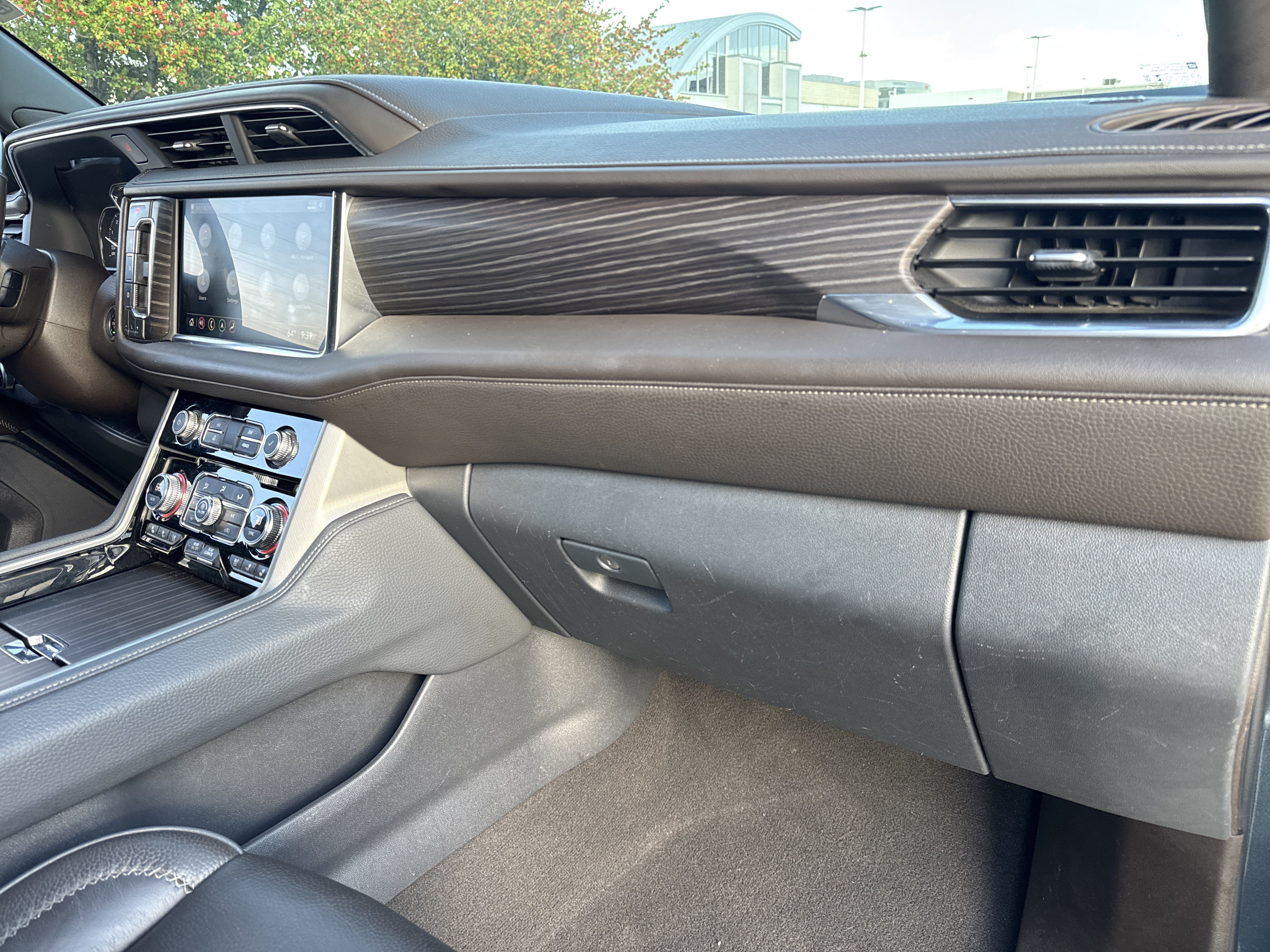 Used 2021 GMC Yukon XL Denali w/ Denali Premium Package AWD/4WD image 22