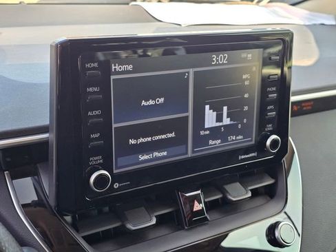 Used 2022 Toyota Corolla LE FWD image 18