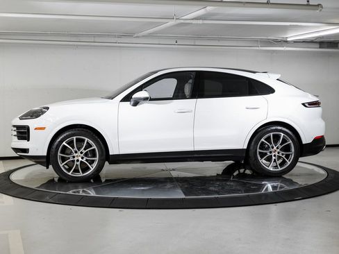 Certified 2025 Porsche Cayenne Coupe AWD/4WD image 2