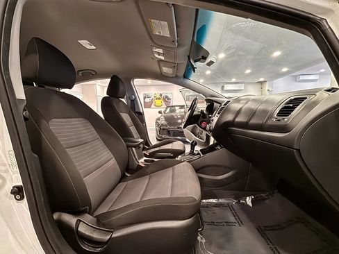 Used 2017 Kia Forte S FWD image 18