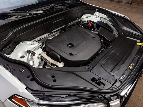 Used 2025 Volvo XC90 B6 Ultra w/ Protection Package Premier image 37