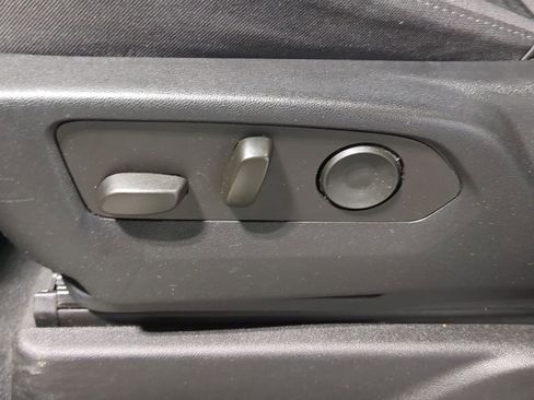 Used 2023 GMC Yukon SLE image 24