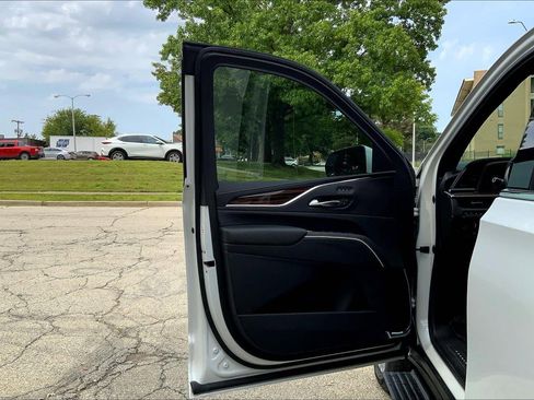 Used 2021 Cadillac Escalade ESV Premium Luxury w/ Driver Assist Tech Package AWD/4WD image 24