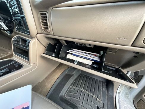 Used 2005 GMC Sierra 2500 SLT w/ Heavy-Duty Power Package image 30