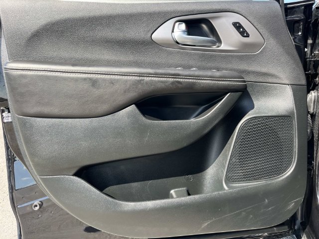 Certified 2026 Chrysler Pacifica Select FWD image 24