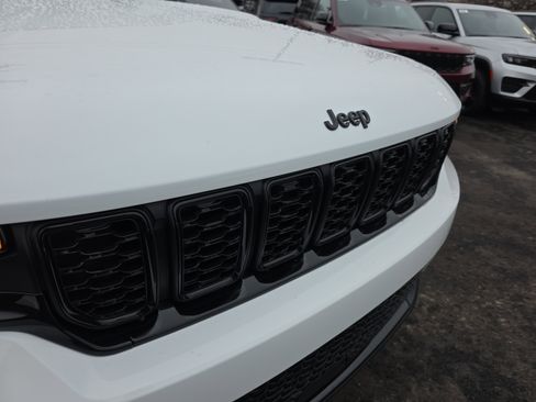 New 2025 Jeep Grand Cherokee Limited image 25
