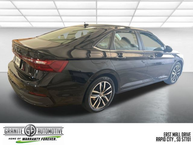 Used 2025 Volkswagen Jetta SE FWD image 6