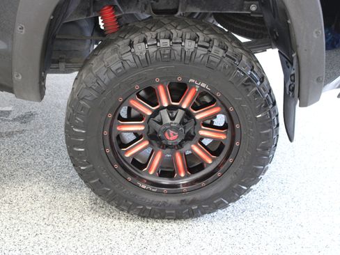 Used 2019 Toyota Tundra SR5 w/ SR5 Upgrade Package AWD/4WD image 11