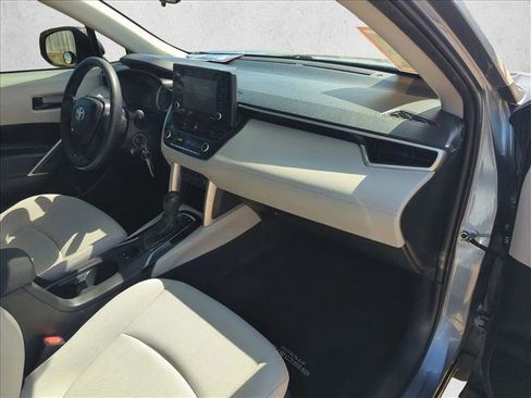 Certified 2022 Toyota Corolla Cross L image 21