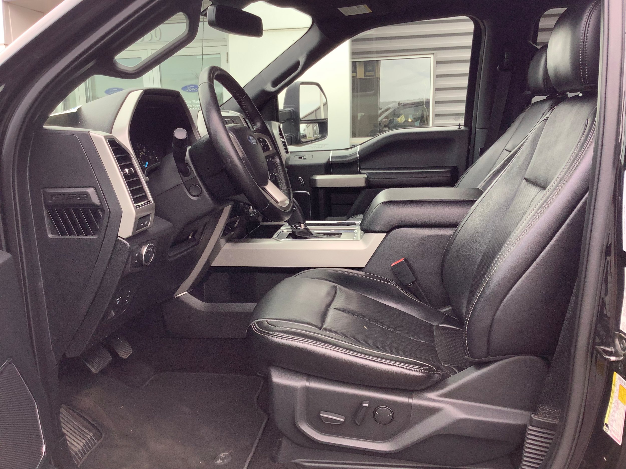 Used 2019 Ford F150 Lariat w/ Equipment Group 502A Luxury AWD/4WD image 8