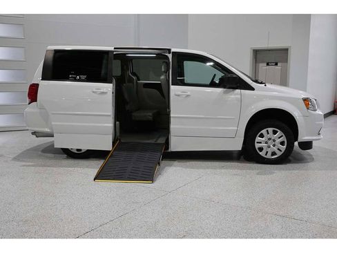 Used 2017 Dodge Grand Caravan SE w/ Power Window Group FWD image 17