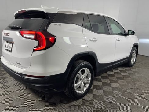 Used 2024 GMC Terrain SLE image 4