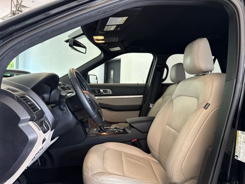 Used 2018 Ford Explorer XLT w/ Equipment Group 202A AWD/4WD image 11