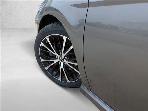 Used 2019 Toyota Camry SE image 7
