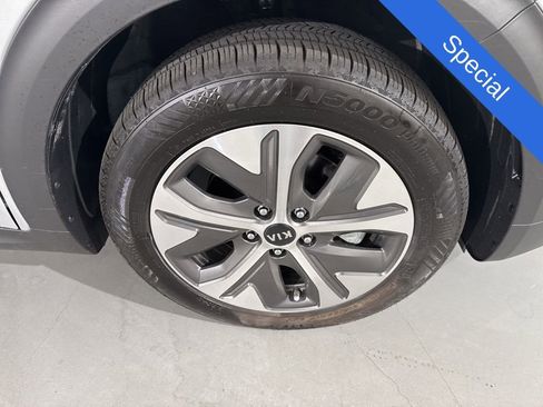 Used 2020 Kia Niro EX w/ Cold Weather Package FWD image 15