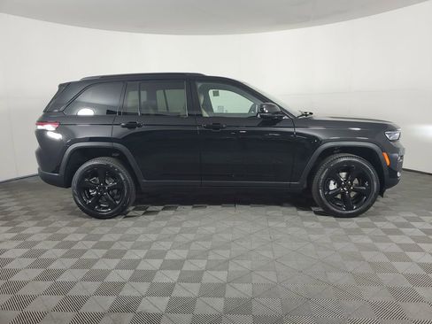 New 2025 Jeep Grand Cherokee Limited w/ Black Appearance Package image 3