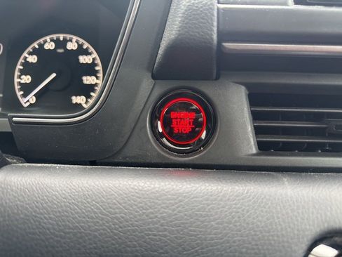 Used 2025 Honda Pilot TrailSport image 21