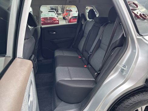 Used 2022 Nissan Rogue SV image 11