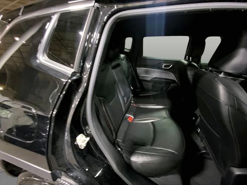 Used 2024 Jeep Compass Latitude AWD/4WD image 19