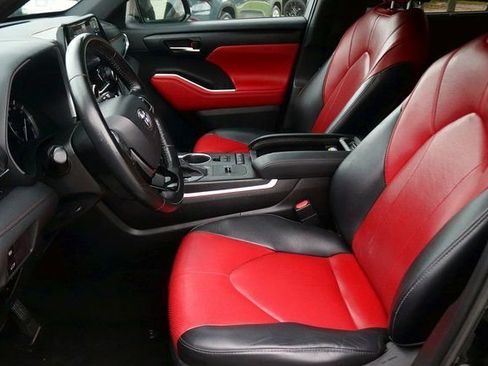 Used 2021 Toyota Highlander XSE image 8