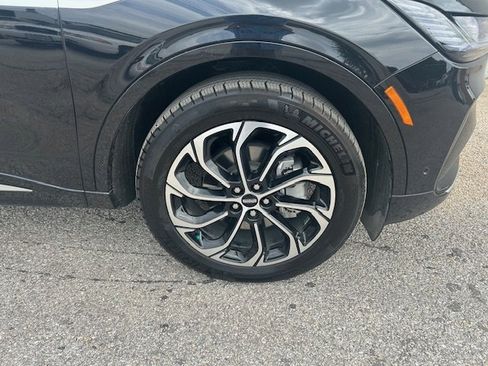 Used 2024 Lincoln Nautilus Reserve AWD/4WD image 2