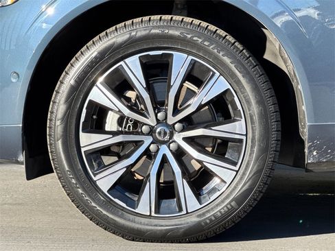 Certified 2023 Volvo XC60 B5 Plus image 25