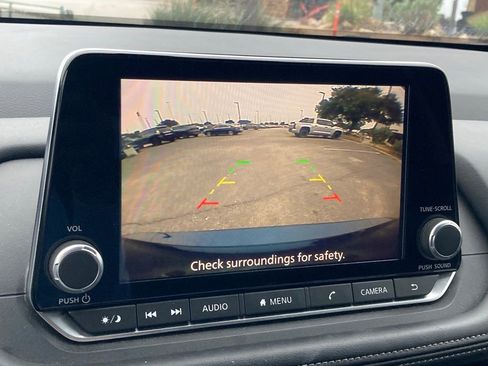 Used 2025 Nissan Rogue SV FWD image 20