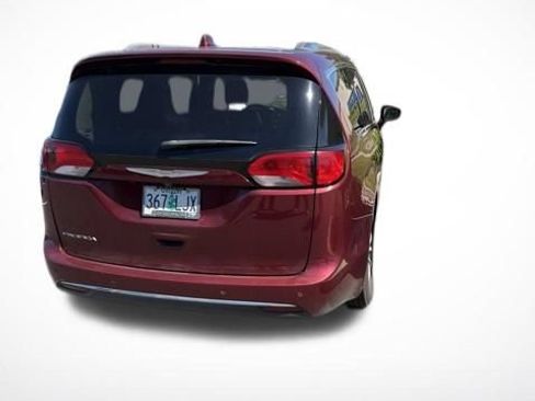 Used 2018 Chrysler Pacifica Touring-L FWD image 6