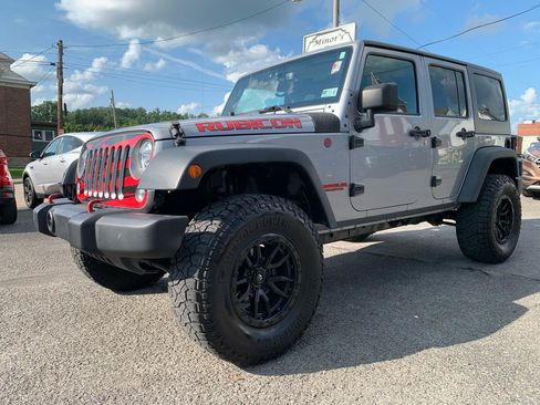 Used 2017 Jeep Wrangler Unlimited Rubicon w/ Cold Weather Group AWD/4WD image 1