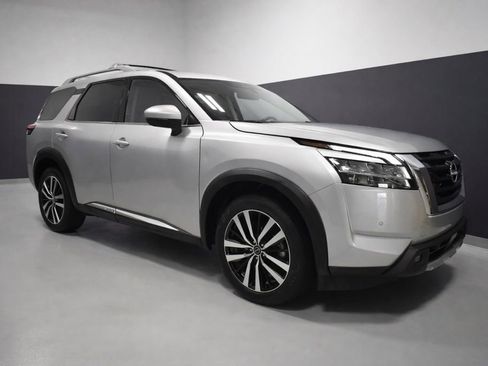 Certified 2023 Nissan Pathfinder Platinum w/ Cargo Package image 7