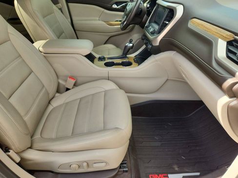 Used 2019 GMC Acadia Denali w/ Technology Package FWD image 29