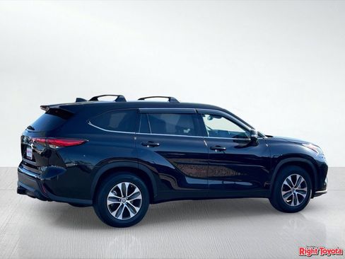 Used 2022 Toyota Highlander XLE FWD image 5