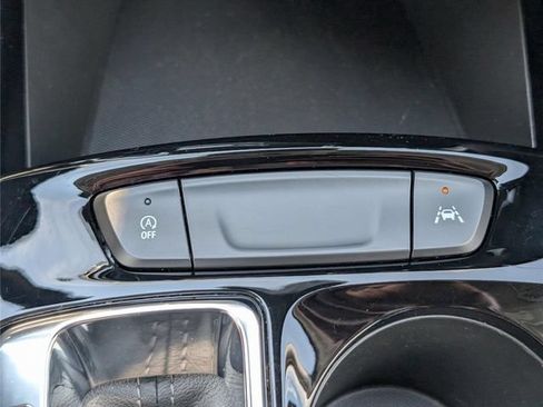 Used 2025 Chevrolet Trax LT FWD image 25