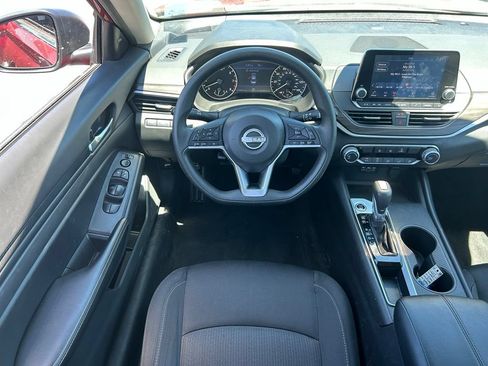 Used 2025 Nissan Altima 2.5 SV FWD image 28