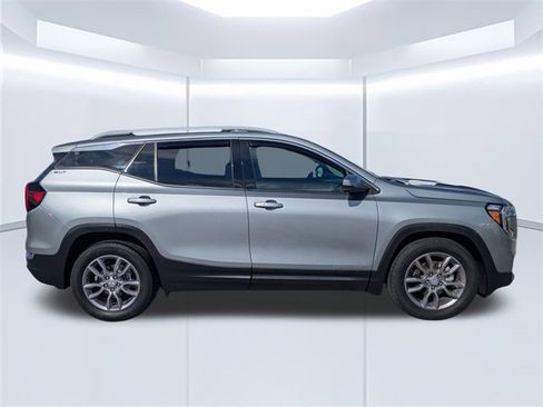 Used 2023 GMC Terrain SLT w/ Infotainment Package II image 3