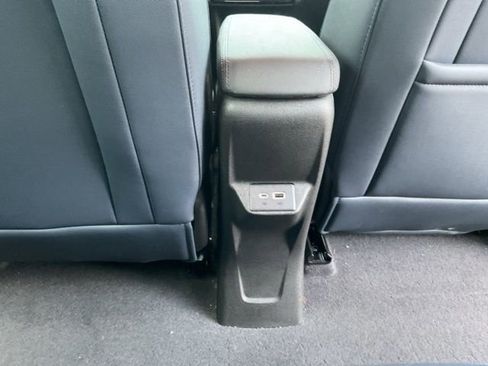 Used 2022 Chevrolet Bolt EUV LT w/ Convenience Package image 11