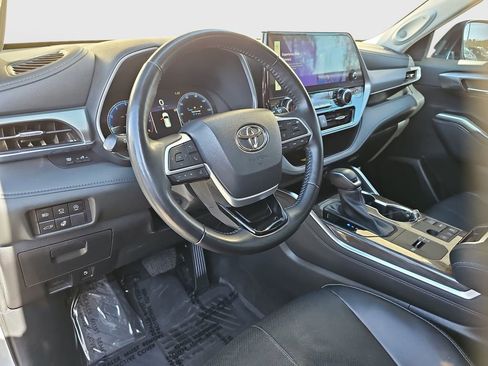 Used 2023 Toyota Highlander Platinum image 9