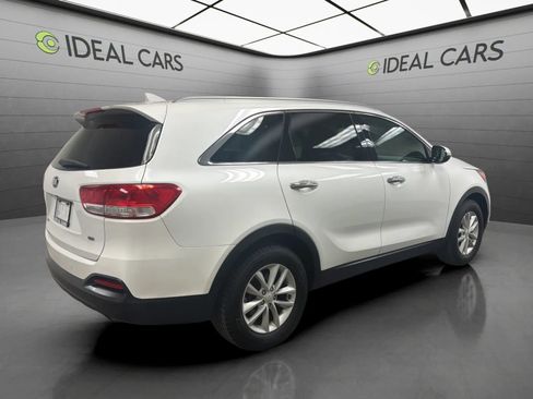 Used 2017 Kia Sorento FWD w/ LX Convenience Package image 5
